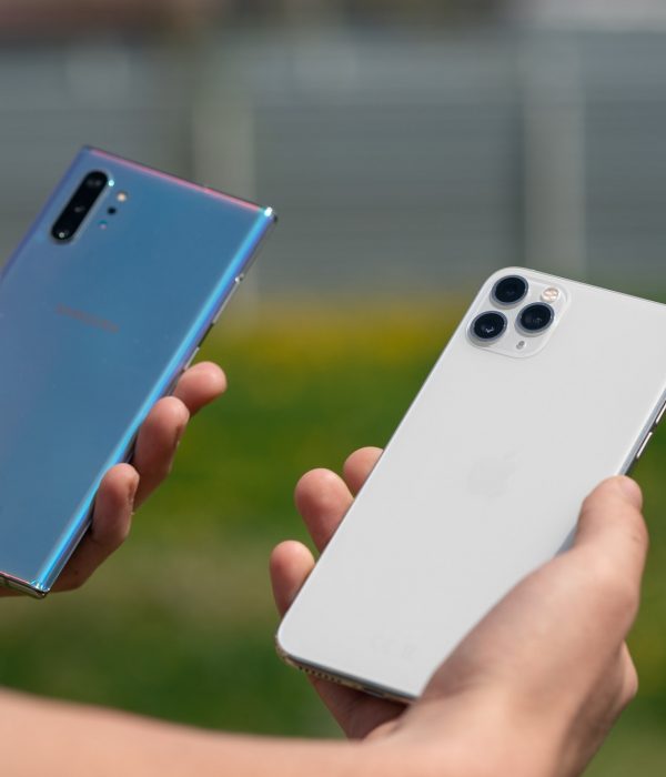 Samsung vs Apple. Samsung Note 10 and iPhone 11 Pro Max.